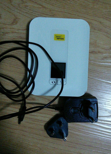 Unlocked OPTION GLOBESURFER III GS0301 UMTS 900/2100 HSUPA Voice Wifi Router UK Ship